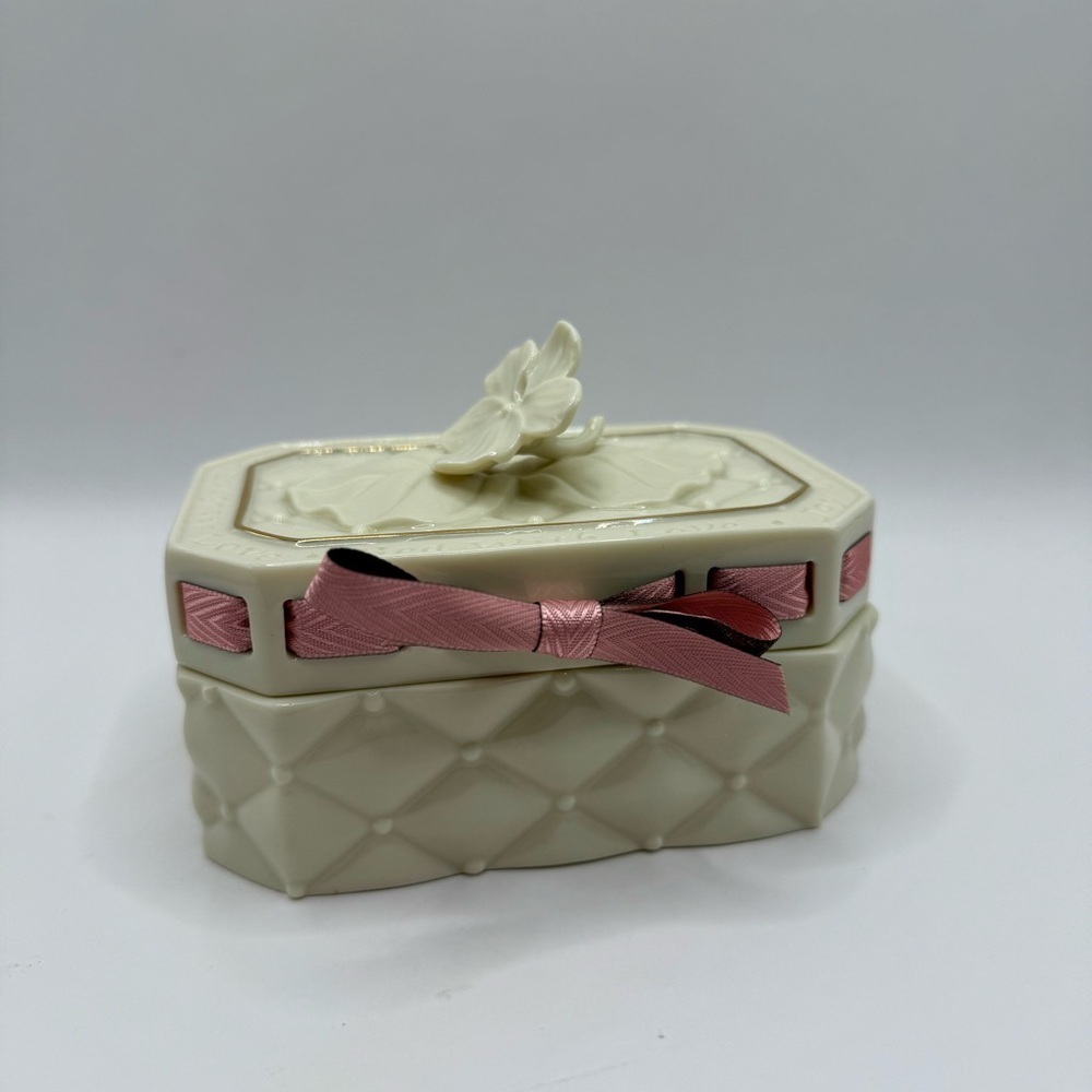 NIB Vintage Lenox “Tied With Love” Serena Sentiment Trinket Box Ribbons